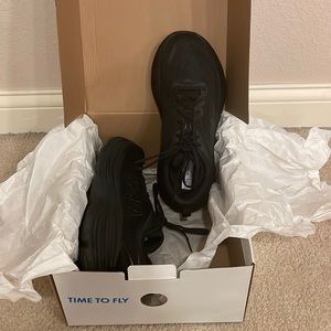 EUC Hoka Sneaker Men’s 10.5 Running Shoe- Great Deal!